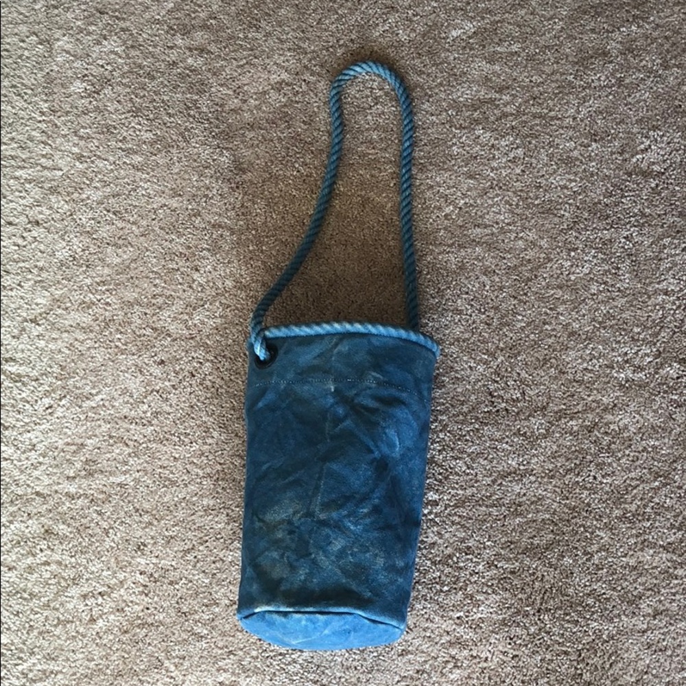 Urban outfitters blue bucket bag